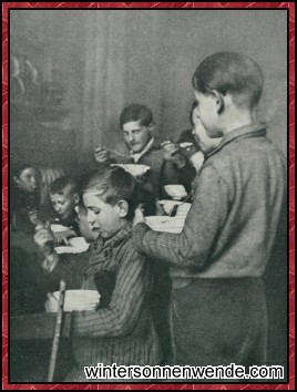 Kinderspeisung durch die Sudetendeutsche Volkshilfe.