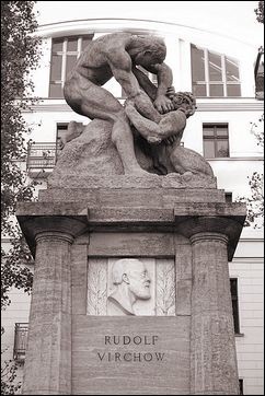 Das Rudolf-Virchow-Denkmal von Fritz Klimsch, Berlin.