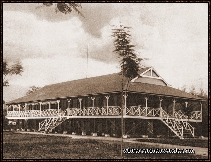 Der Sitz des deutschen Gouverneurs von Neu-Guinea in
Herbertshöhe.