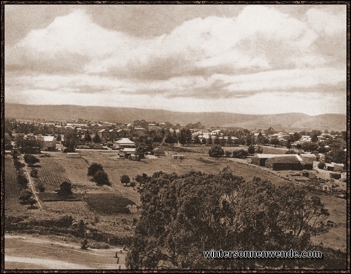 In Australien leben zahlreiche deutsche Siedler und Kaufleute. Das Bild zeigt die fast
reindeutsche Stadt Tanunda in Südaustralien.