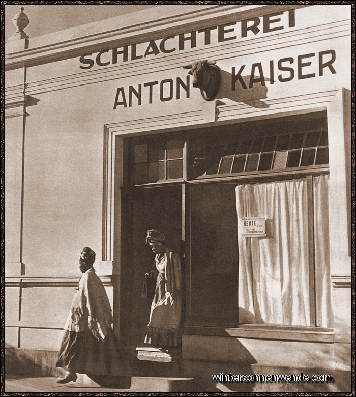 In Swakopmund (Südwestafrika) findet man überall deutsche Anschriften an
den Geschäften.