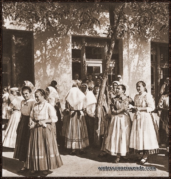 Wenn am Sonntag die Dorfmusik spielt, versammeln sich die deutschen Burschen und 
Mädel von Bedarski-Garan zum Tanz.