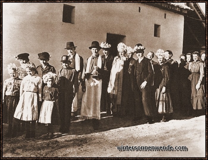 Hochzeitszug aus dem Schwabendorf Mramorak, dem deutschen Sprachgebiet der
Banater Schwaben in Jugoslawien.