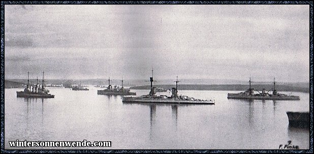 Scapa Flow: v. d. Tann, Kaiser, Moltke, Nürnberg, Seydlitz und Torpedoboote.