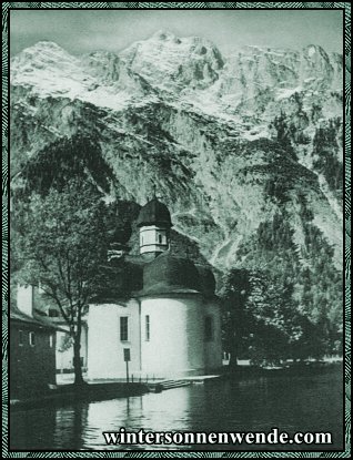 St. Bartholomä am Königssee mit Watzmann.