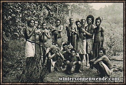 Eingeborenen-Gruppe auf Neuguinea.