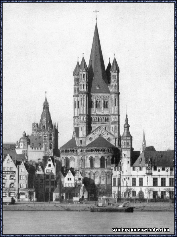 Die Kölner St. Martinskirche mit Stapelhaus.