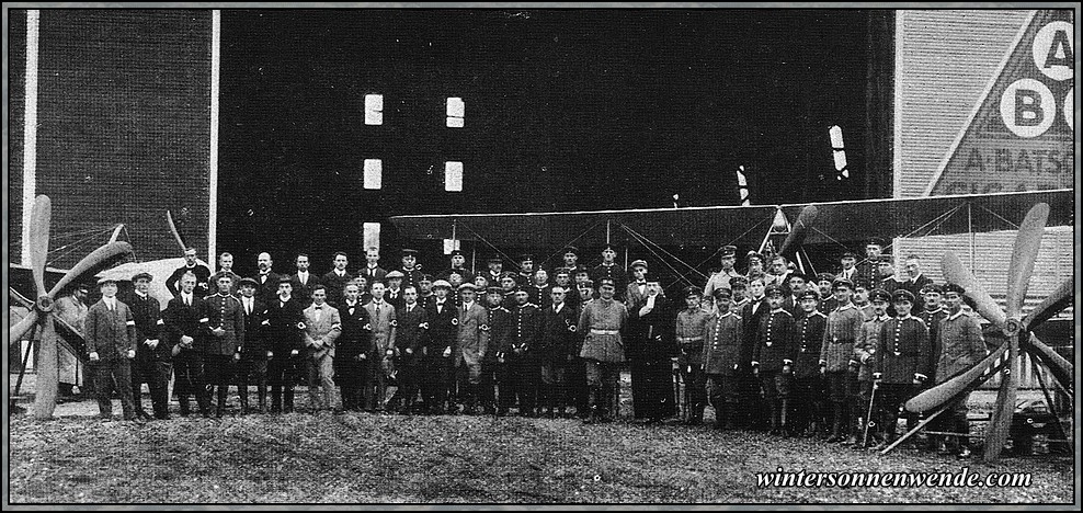 Vereidigung der freiwilligen Militärflieger.