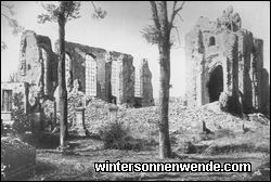 Die Ruine der Kirche von Langemarck in Belgisch-Flandern.