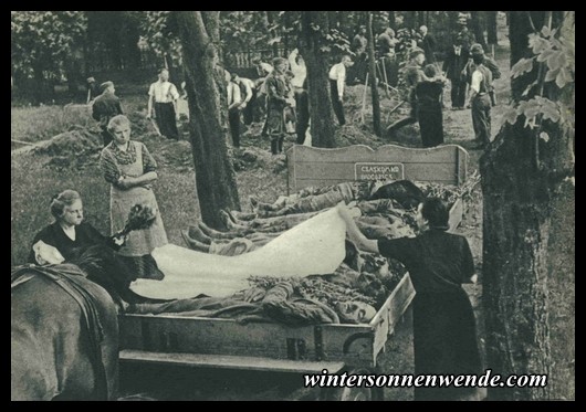 Ermordete Volksdeutsche vor der Bestattung.