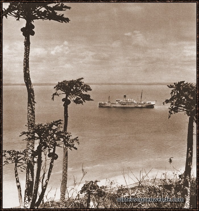 Ein deutsches Schiff im Hafen von Porto Amalia.