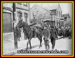 Ruhrgebiet 1920: Gefangene Spartakisten werden abgeführt.
