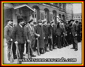 1920: Gewehrappell bei der Roten Armee im Industriegebiet des Westens.