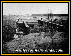 Zerstörte Eisenbahnbrücke bei 
Unruhstadt–Wollstein.