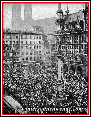 Flaggenhissung am Münchener Rathaus am 11. März 1933.