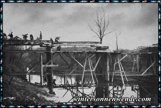 Wiederherstellung einer von den Russen zerstörten Brücke.