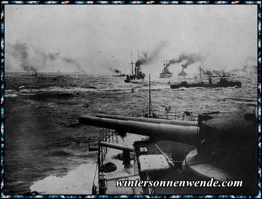 Deutsches Geschwader und Torpedoboote in der Nordsee.