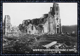 Die stark zerschossene Kirche des Ortes Forges bei Verdun.