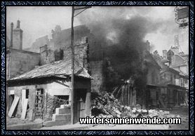 Die Franzosen schießen die althistorische Stadt Soissons in Brand.