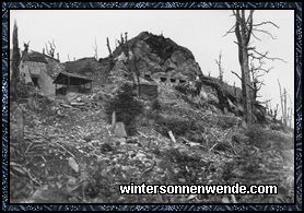 In den Felsen eingebaute Stellungen und Unterstände auf dem Hartmannsweilerkopf.