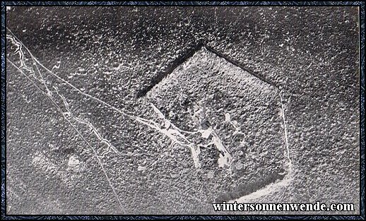 Fliegeraufnahme des beschossenen Forts Douaumont