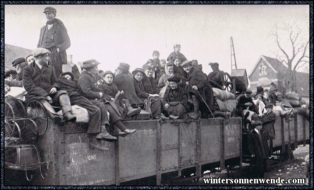 Abtransport von Flüchtlingen aus Valenciennes vor dem
Ententeangriff.