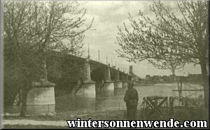 Springtime on the banks of the Vistula. Poniatowski Bridge.